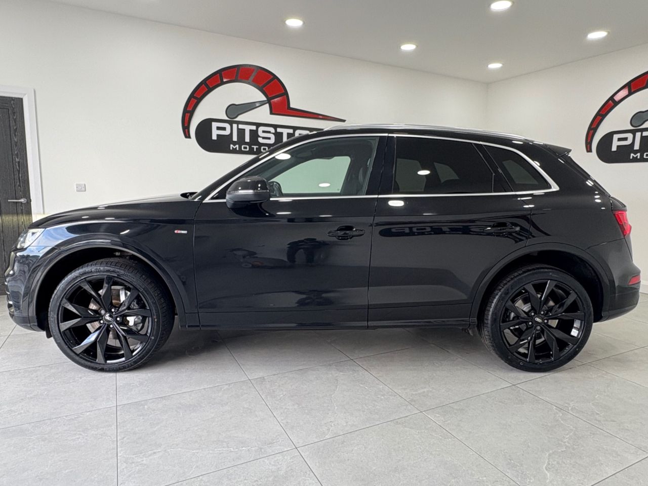2020 AUDI Q5 S Line - vehicle photo 4 for sale on PureCar