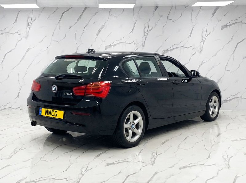 2017 BMW 1 Series in black — photo 4 of 11