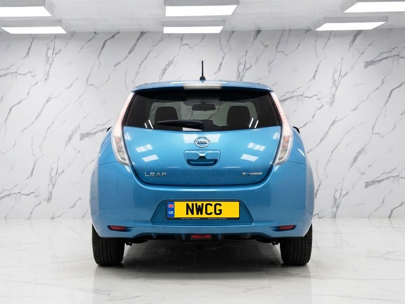 2011 Nissan Leaf in blue — photo 5 of 10