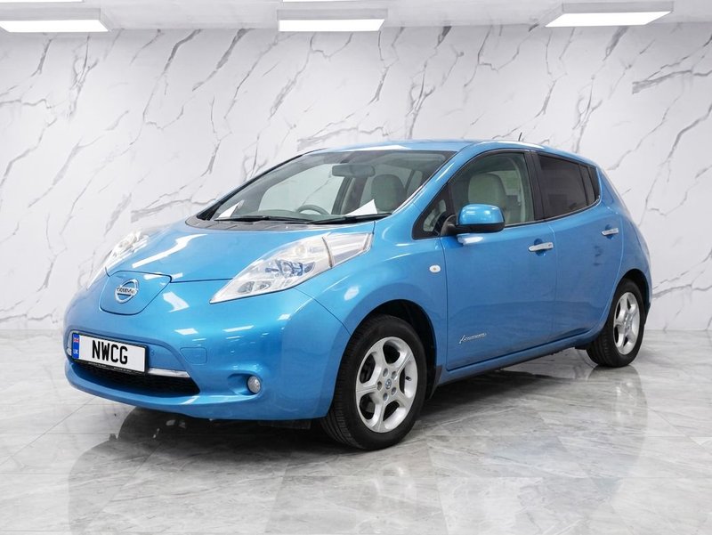 2011 Nissan Leaf in blue — photo 3 of 10