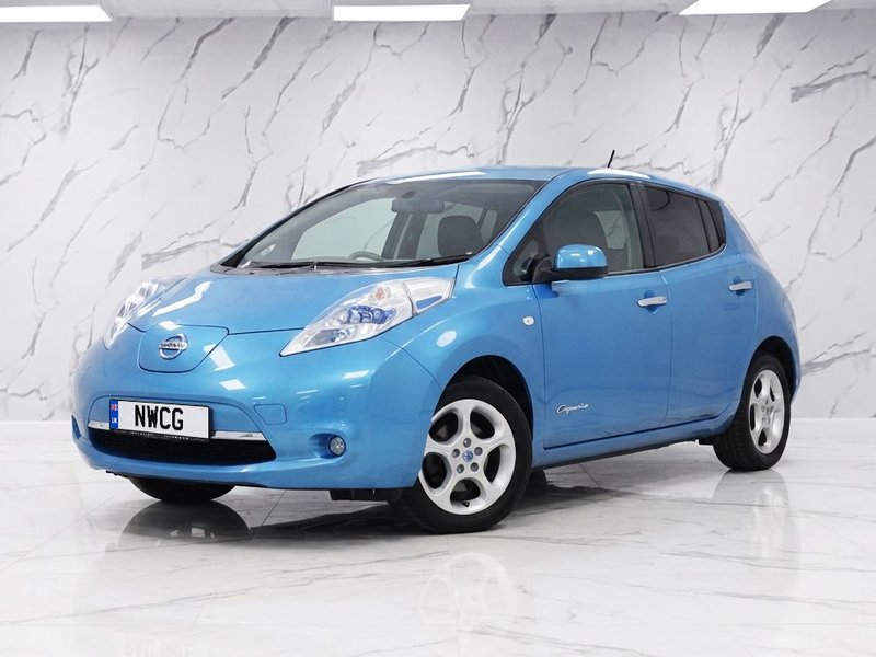 2011 Nissan Leaf in blue — photo 2 of 10
