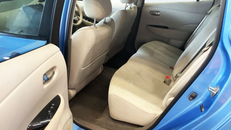 2011 Nissan Leaf in blue — photo 10 of 10