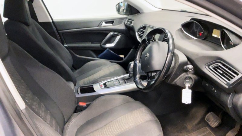 2016 Peugeot 308 SW in grey — photo 9 of 12