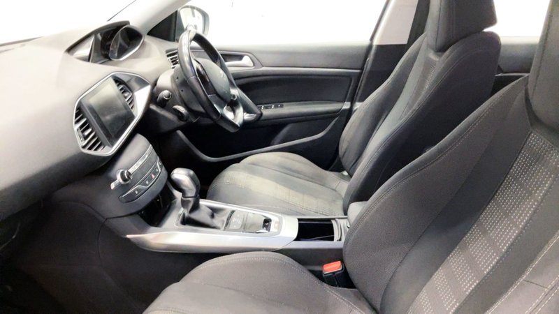 2016 Peugeot 308 SW in grey — photo 7 of 12