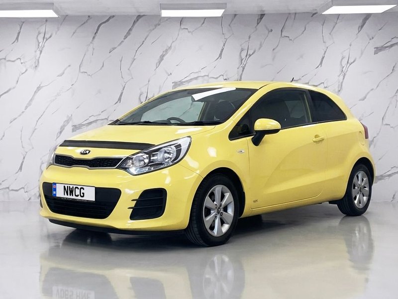 2015 Kia Rio in yellow — photo 3 of 12
