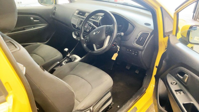 2015 Kia Rio in yellow — photo 9 of 12