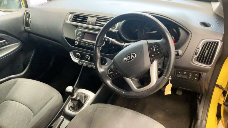 2015 Kia Rio in yellow — photo 10 of 12