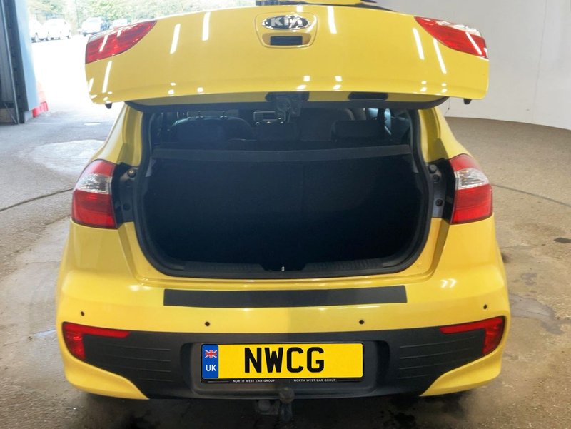 2015 Kia Rio in yellow — photo 12 of 12