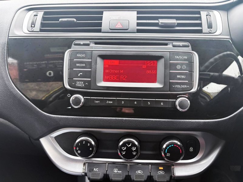 2015 Kia Rio in yellow — photo 14 of 16