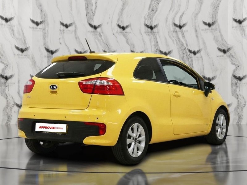 2015 Kia Rio in yellow — photo 6 of 16