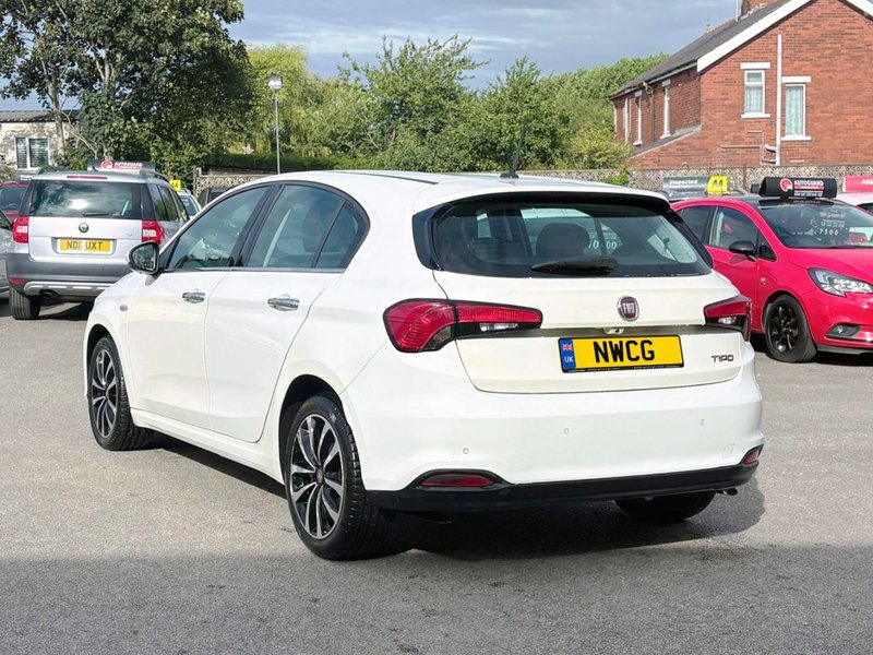 2017 Fiat Tipo in white — photo 8 of 21