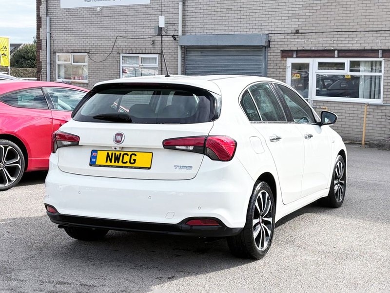 2017 Fiat Tipo in white — photo 11 of 21