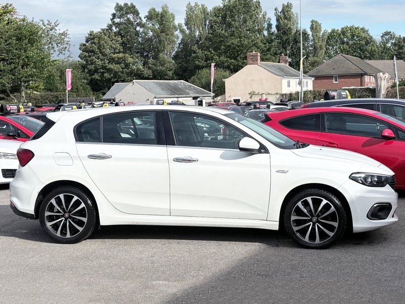 2017 Fiat Tipo in white — photo 14 of 21