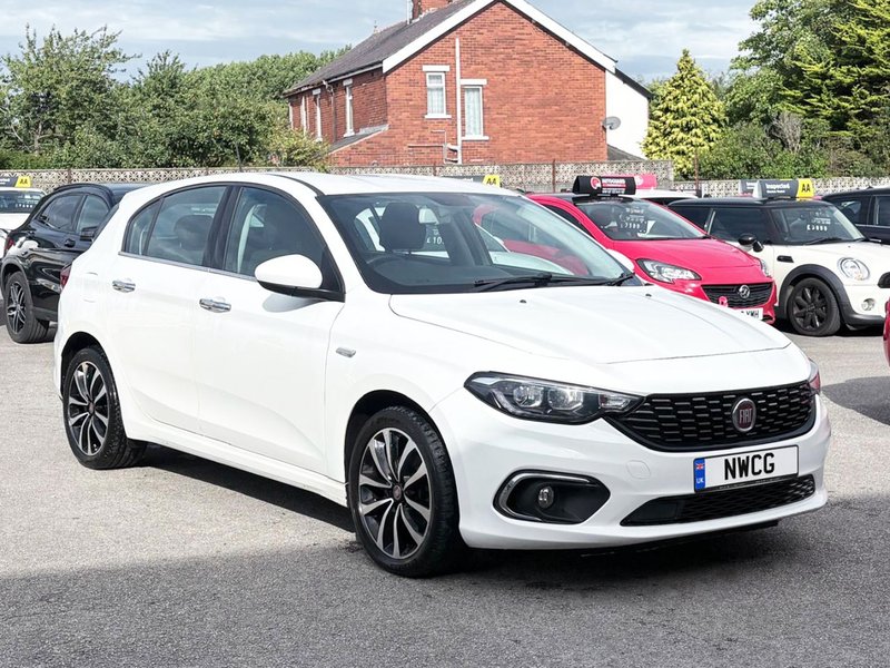 2017 Fiat Tipo in white — photo 2 of 21