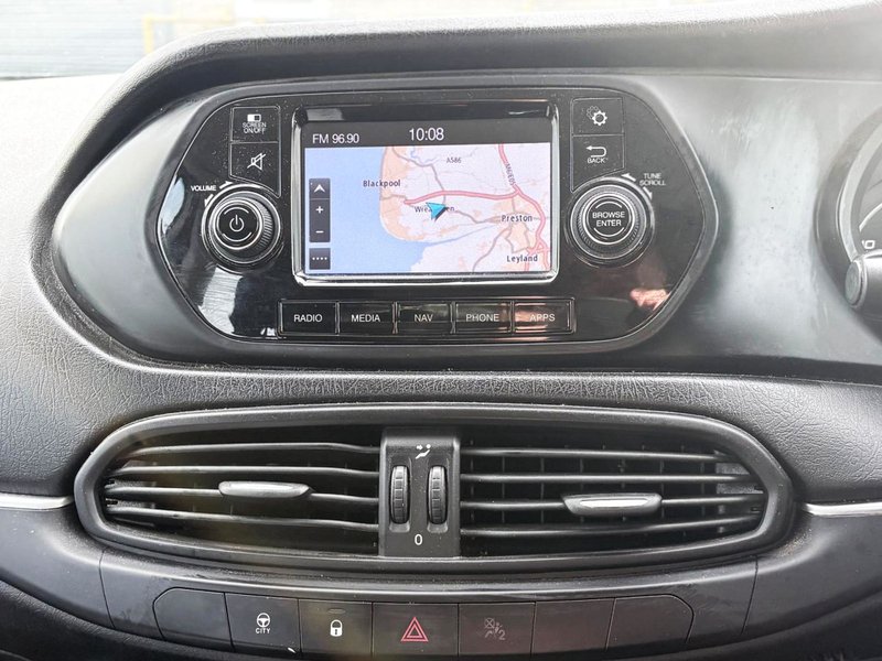 2017 Fiat Tipo in white — photo 17 of 21