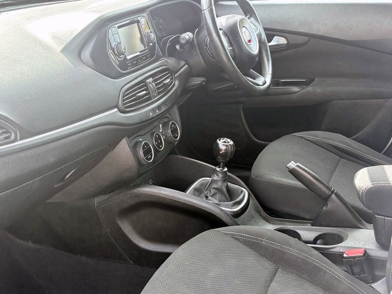 2017 Fiat Tipo in white — photo 15 of 21