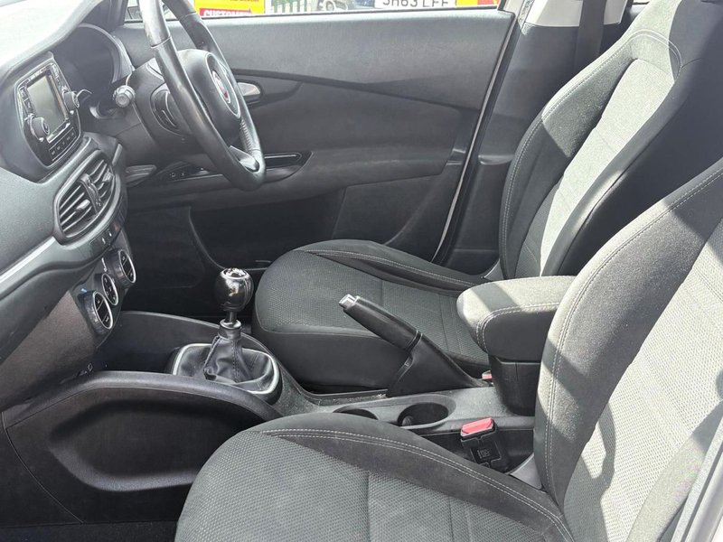 2017 Fiat Tipo in white — photo 16 of 21