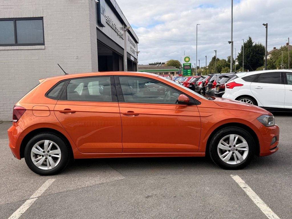 2019 Volkswagen Polo — image 2