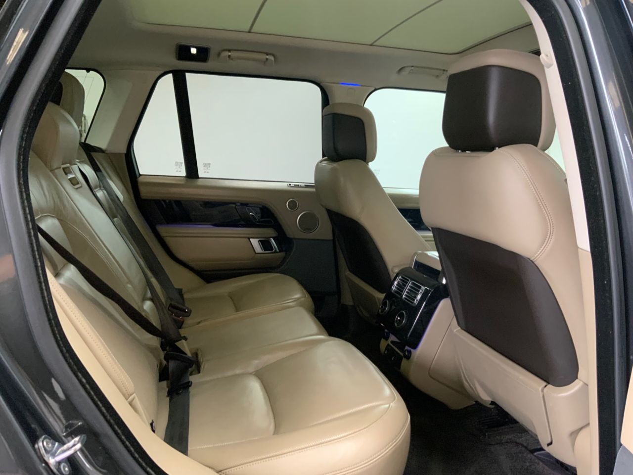 2018 LAND ROVER RANGE ROVER 4.4 SD V8 Vogue SE SUV 5dr Diesel Auto 4WD Euro 6 (s/s) (339 ps) - vehicle photo 17 for sale on PureCar
