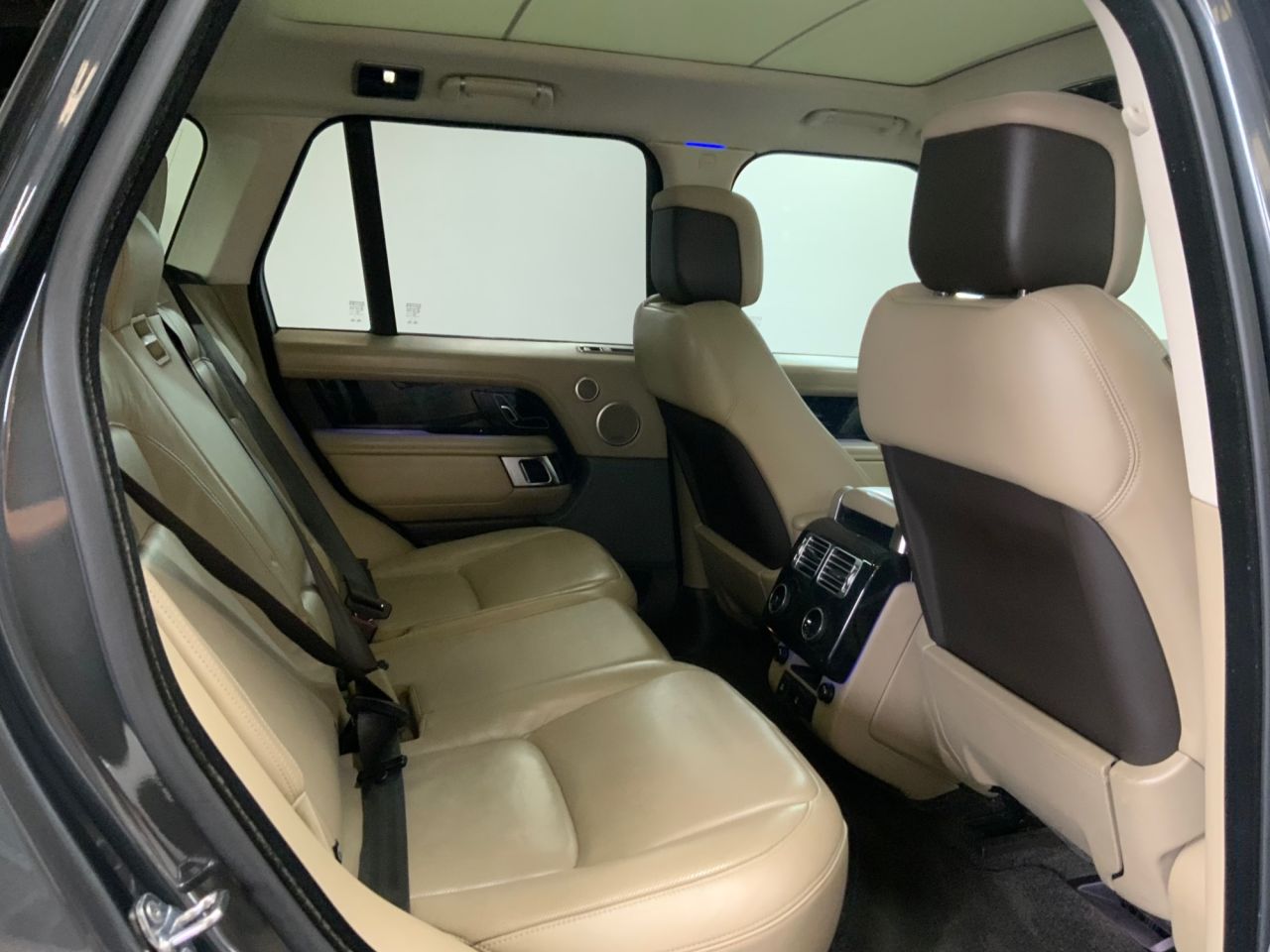 2018 LAND ROVER RANGE ROVER 4.4 SD V8 Vogue SE SUV 5dr Diesel Auto 4WD Euro 6 (s/s) (339 ps) - vehicle photo 19 for sale on PureCar