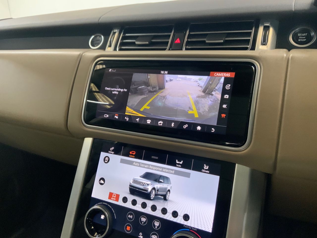 2018 LAND ROVER RANGE ROVER 4.4 SD V8 Vogue SE SUV 5dr Diesel Auto 4WD Euro 6 (s/s) (339 ps) - vehicle photo 29 for sale on PureCar