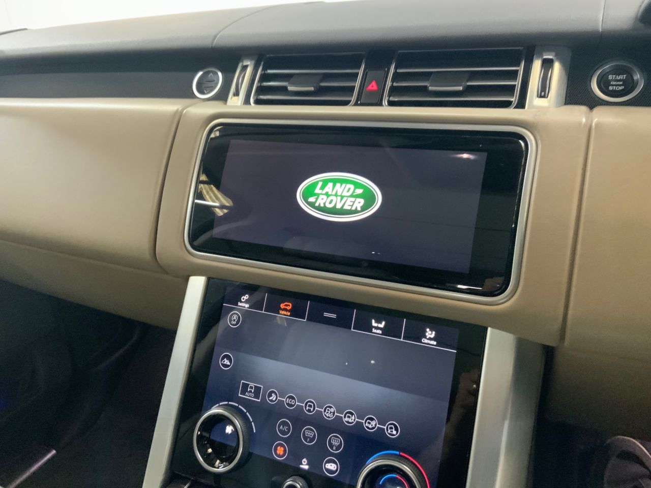 2018 LAND ROVER RANGE ROVER 4.4 SD V8 Vogue SE SUV 5dr Diesel Auto 4WD Euro 6 (s/s) (339 ps) - vehicle photo 31 for sale on PureCar