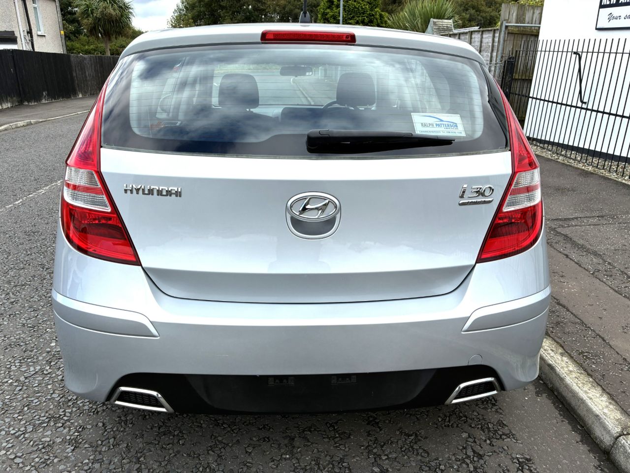 2010 HYUNDAI I30 1.4 Edition Hatchback 5dr Petrol Manual Euro 4 (108 bhp) - vehicle photo 5 for sale on PureCar