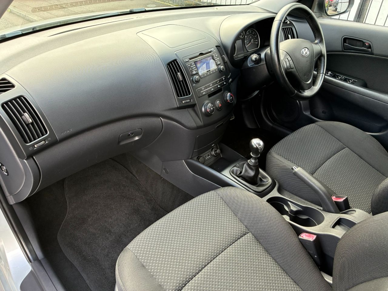 2010 HYUNDAI I30 1.4 Edition Hatchback 5dr Petrol Manual Euro 4 (108 bhp) - vehicle photo 9 for sale on PureCar