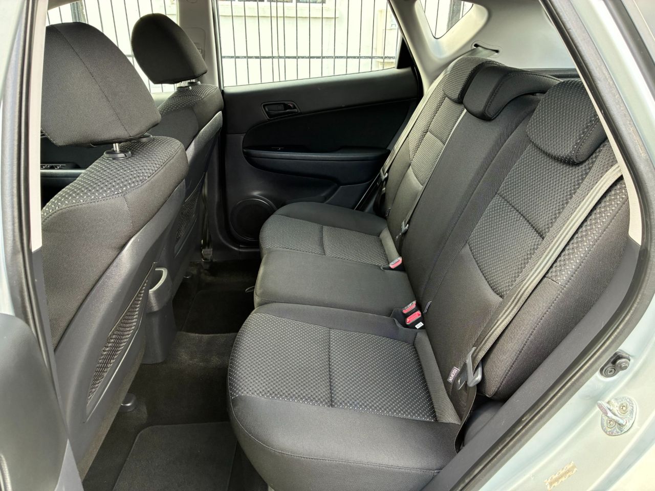 2010 HYUNDAI I30 1.4 Edition Hatchback 5dr Petrol Manual Euro 4 (108 bhp) - vehicle photo 11 for sale on PureCar