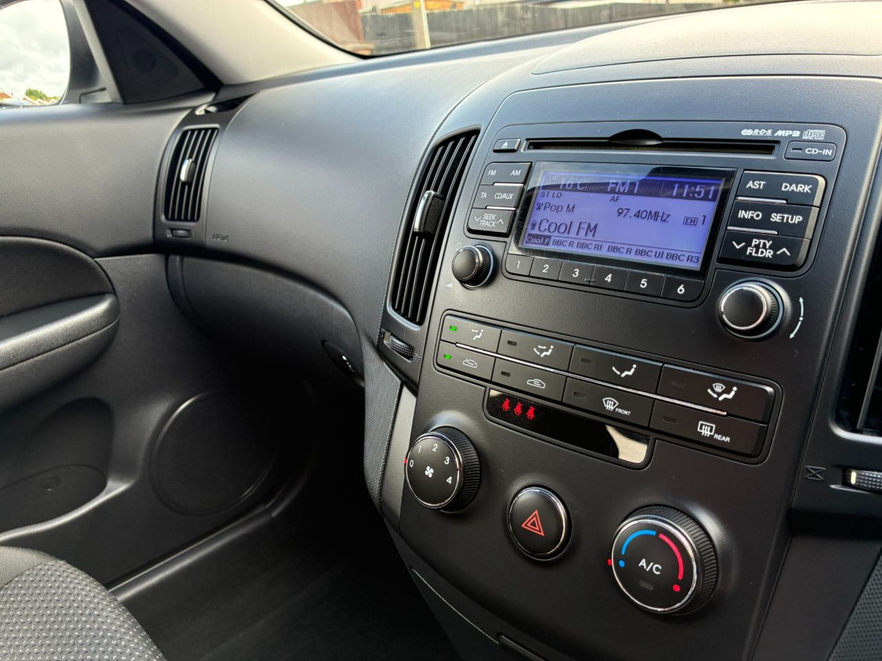 2010 HYUNDAI I30 1.4 Edition Hatchback 5dr Petrol Manual Euro 4 (108 bhp) - vehicle photo 26 for sale on PureCar