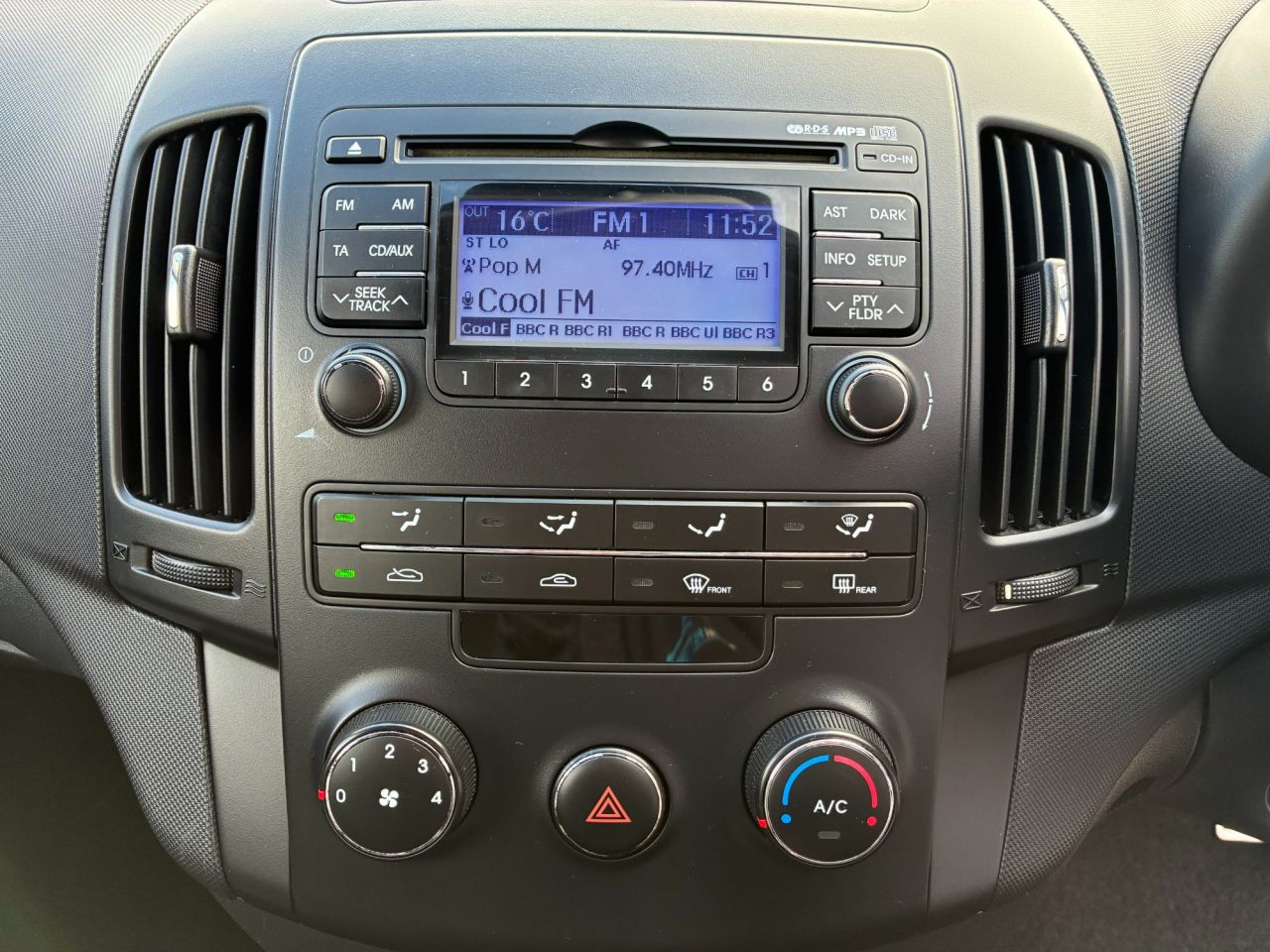2010 HYUNDAI I30 1.4 Edition Hatchback 5dr Petrol Manual Euro 4 (108 bhp) - vehicle photo 27 for sale on PureCar