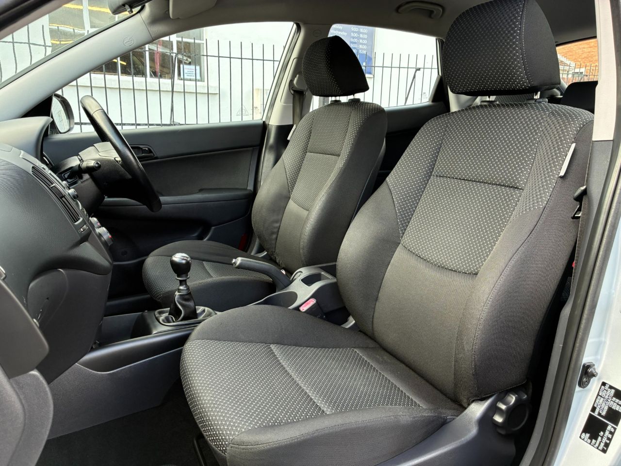 2010 HYUNDAI I30 1.4 Edition Hatchback 5dr Petrol Manual Euro 4 (108 bhp) - vehicle photo 10 for sale on PureCar