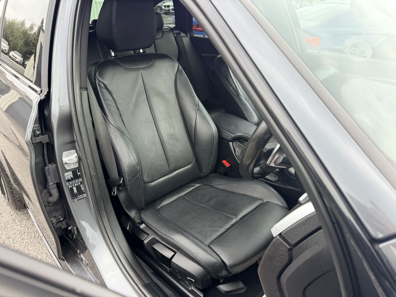 2019 BMW 3 SERIES 2.0 320d M Sport Touring 5dr Diesel Auto Euro 6 (s/s) (190 ps) - vehicle photo 10 for sale on PureCar