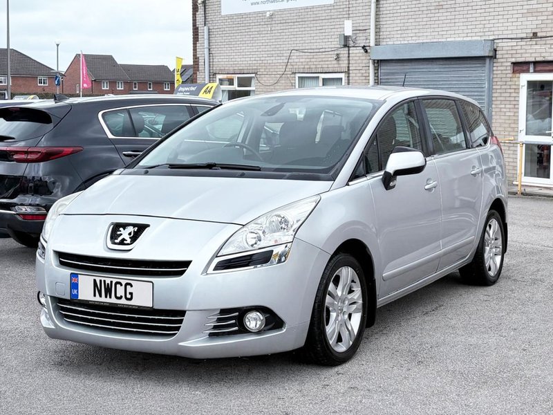 2013 Peugeot 5008 in silver — photo 4 of 20