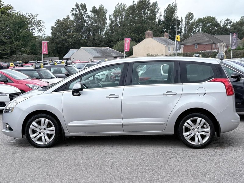 2013 Peugeot 5008 in silver — photo 9 of 20