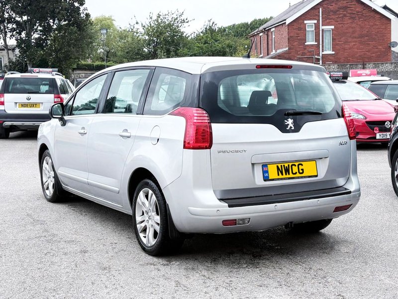 2013 Peugeot 5008 in silver — photo 5 of 20