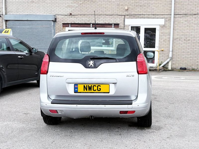 2013 Peugeot 5008 in silver — photo 6 of 20