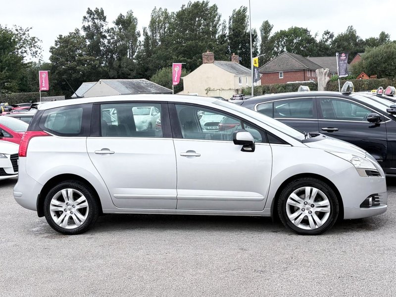 2013 Peugeot 5008 in silver — photo 10 of 20