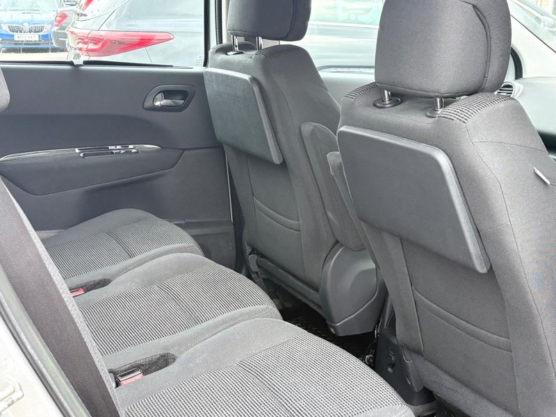 2013 Peugeot 5008 in silver — photo 18 of 20