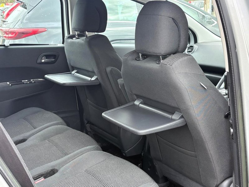 2013 Peugeot 5008 in silver — photo 19 of 20