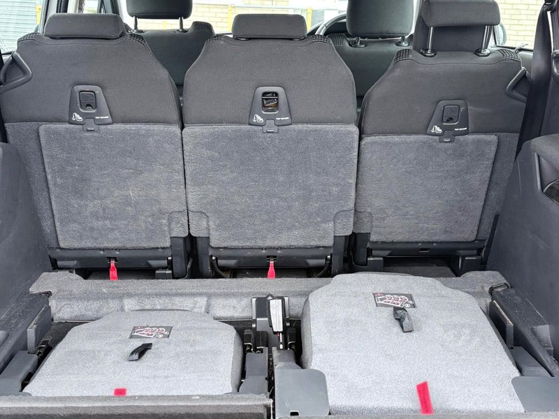 2013 Peugeot 5008 in silver — photo 14 of 20
