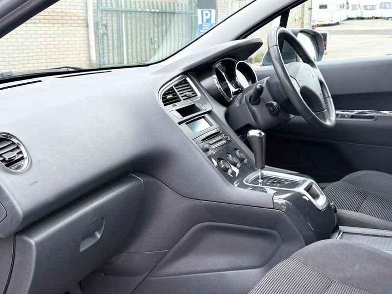 2013 Peugeot 5008 in silver — photo 11 of 20