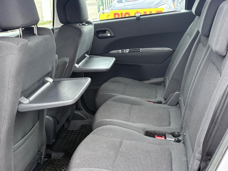 2013 Peugeot 5008 in silver — photo 13 of 20