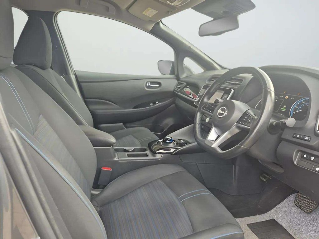 2023 Nissan Leaf — image 9