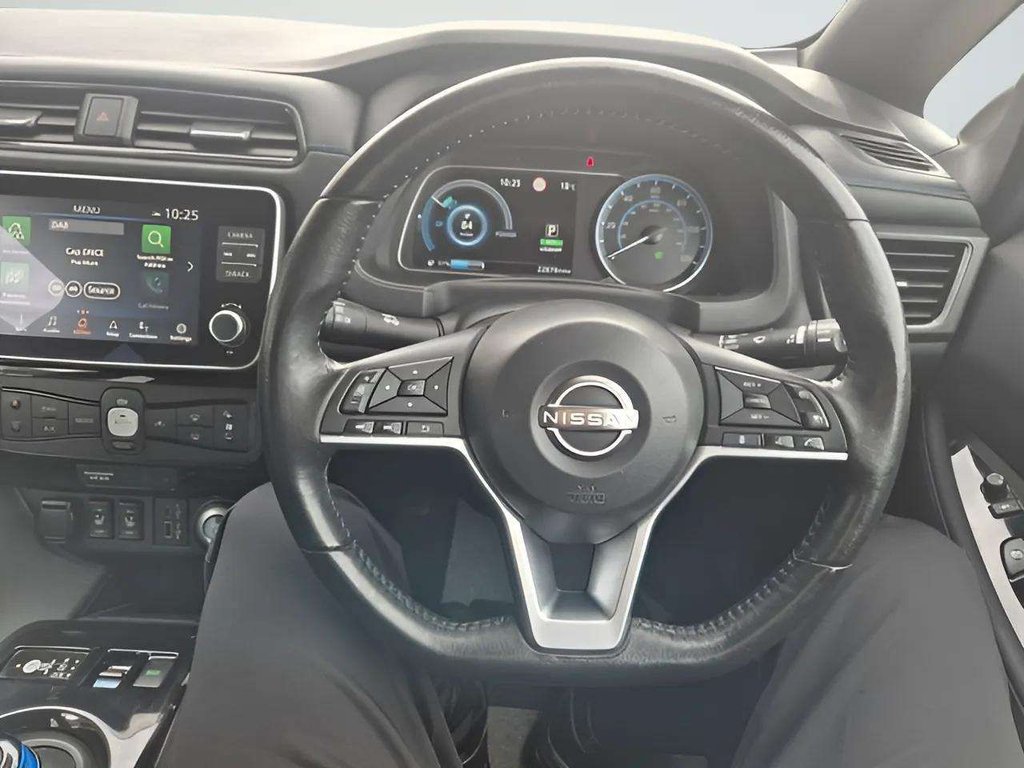 2023 Nissan Leaf — image 12