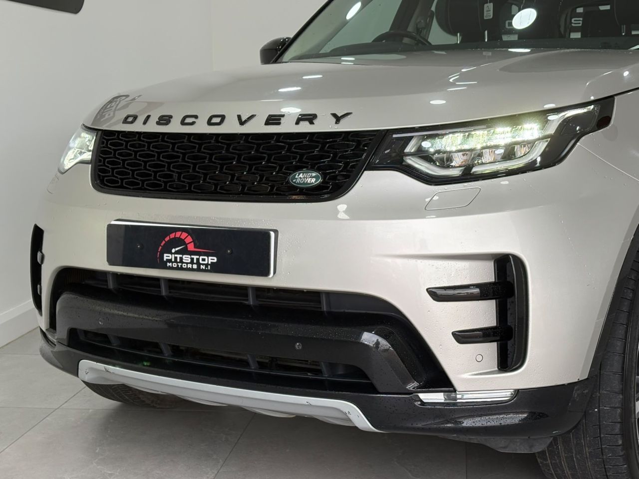 2017 LAND ROVER DISCOVERY 3.0 TD V6 HSE SUV 5dr Diesel Auto 4WD Euro 6 (s/s) (258 ps) - vehicle photo 4 for sale on PureCar