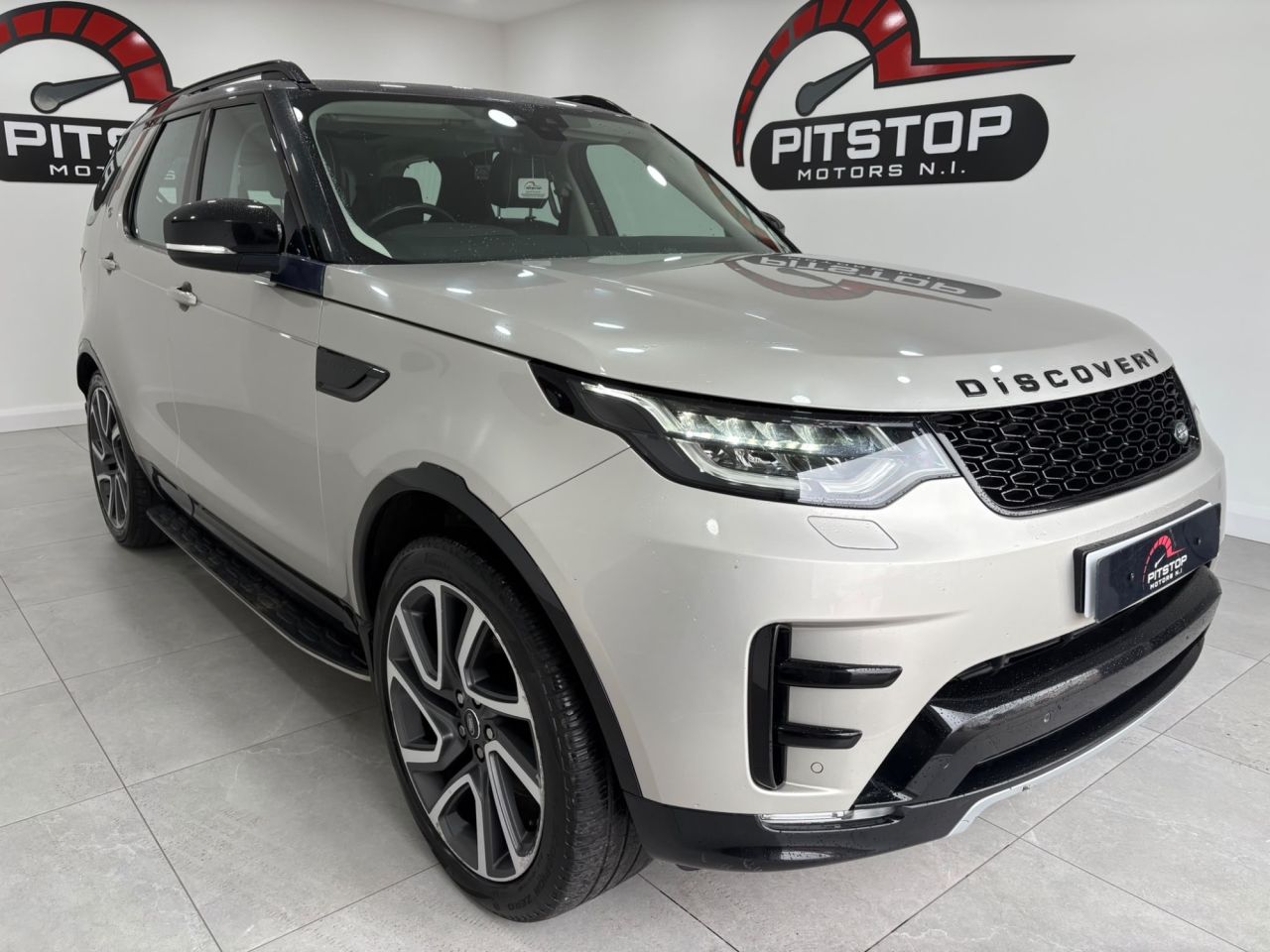 2017 LAND ROVER DISCOVERY 3.0 TD V6 HSE SUV 5dr Diesel Auto 4WD Euro 6 (s/s) (258 ps) - vehicle photo 6 for sale on PureCar