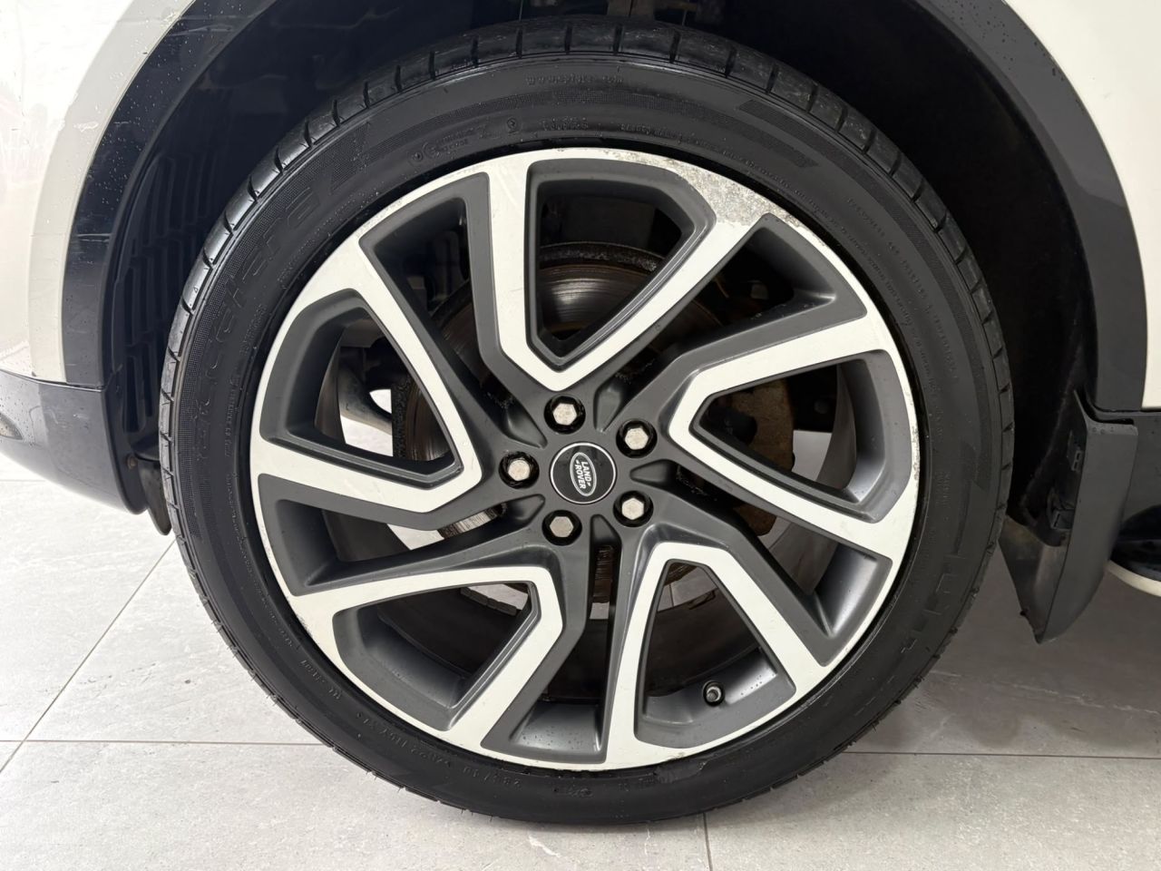 2017 LAND ROVER DISCOVERY 3.0 TD V6 HSE SUV 5dr Diesel Auto 4WD Euro 6 (s/s) (258 ps) - vehicle photo 18 for sale on PureCar