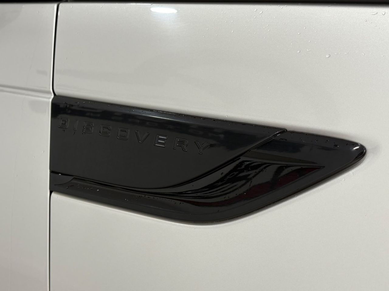 2017 LAND ROVER DISCOVERY 3.0 TD V6 HSE SUV 5dr Diesel Auto 4WD Euro 6 (s/s) (258 ps) - vehicle photo 24 for sale on PureCar
