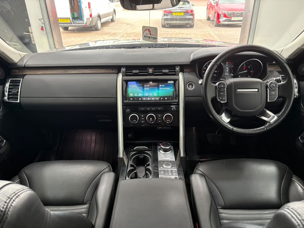 2017 LAND ROVER DISCOVERY 3.0 TD V6 HSE SUV 5dr Diesel Auto 4WD Euro 6 (s/s) (258 ps) - vehicle photo 25 for sale on PureCar